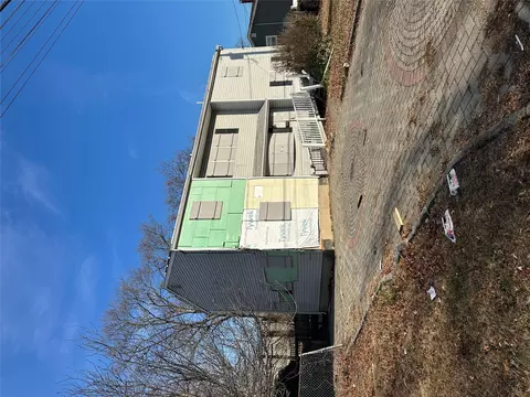 55 Arthur St, Brentwood, NY 11717