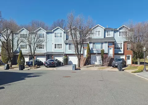 59 Pembrook Loop, Staten Island, NY 10309