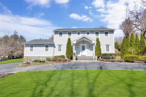 8 Bradshaw Ln, Northport, NY 11768