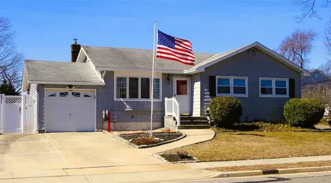 101 N East Blvd, North Massapequa, NY 11758