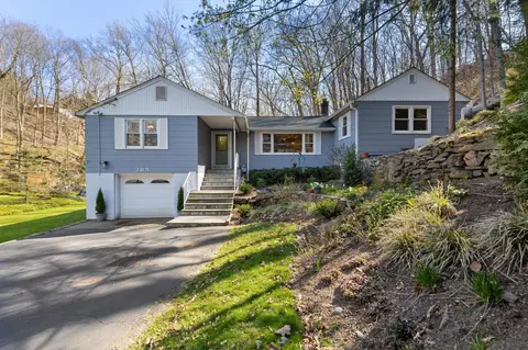 385 Lake Shore Dr, Mount Pleasant, NY 10570