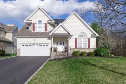 2 Joshua Ct, Wading River, NY 11792