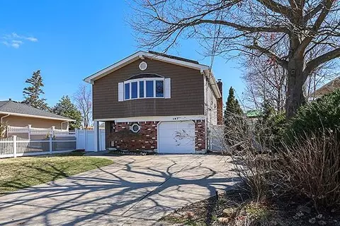 187 E 5th St, Deer Park, NY 11729