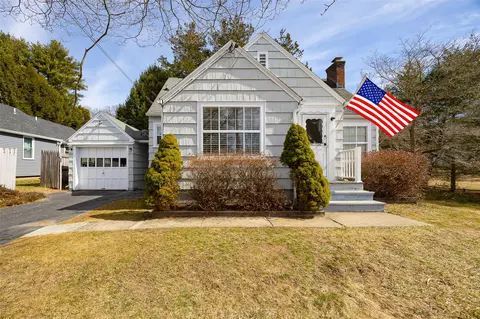 70 Sunset Ave, Poughkeepsie, NY 12601