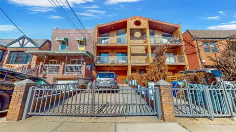 25-80 45th St, Astoria, NY 11103