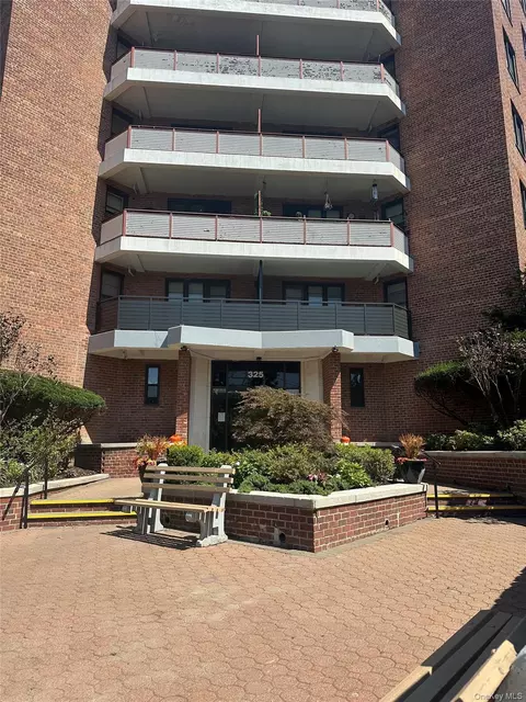 325 King St #2G, Port Chester, NY 10573