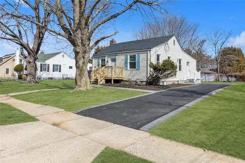 535 Middleton Rd, Greenport, NY 11944