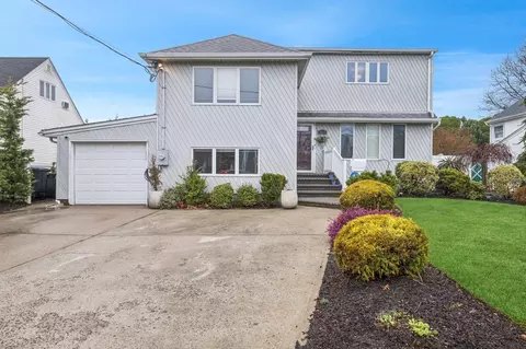 2814 Colonial Ave, Merrick, NY 11566