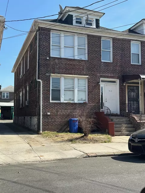 3521 61st St, New York, NY 11377