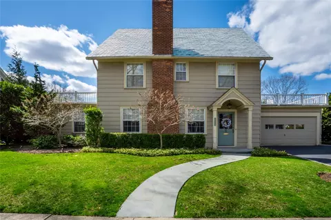 118 Euston Rd, Garden City, NY 11530