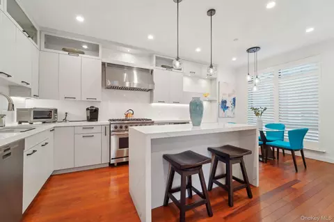 27 City Pl #THB, White Plains, NY 10601