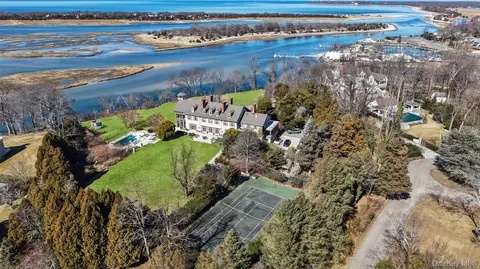 15 Emmet Dr, Stony Brook, NY 11790
