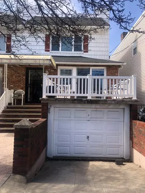 58-26 71st St, Maspeth, NY 11378