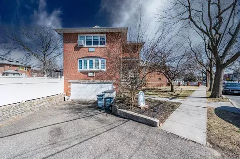 3125 Spencer Dr, New York, NY 10465