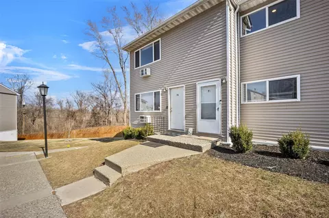 7 Fishkill Glen Dr #B, Fishkill, NY 12524