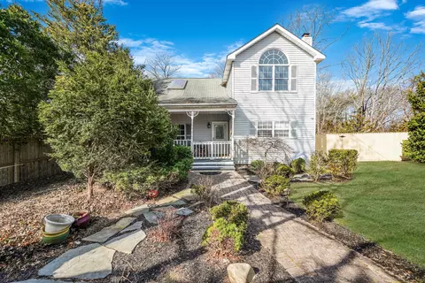 354 Lincoln Ave, Sayville, NY 11782