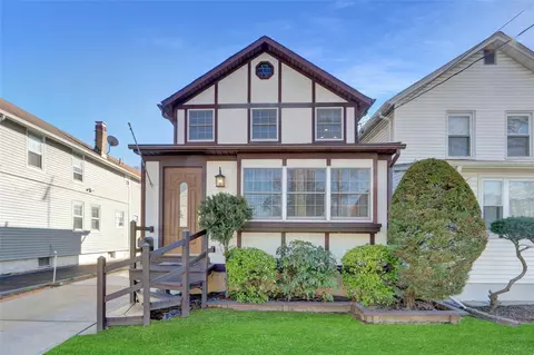 588 Maple St, West Hempstead, NY 11552