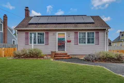 8 Bennett Ave, Patchogue, NY 11772
