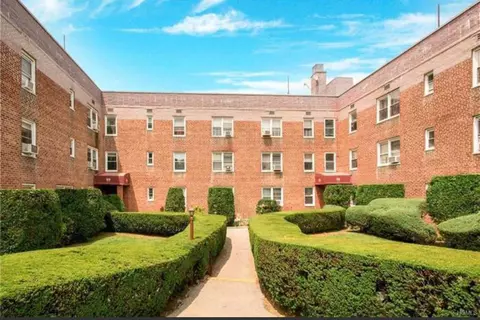 20 Davenport Ave #1N, New Rochelle, NY 10805