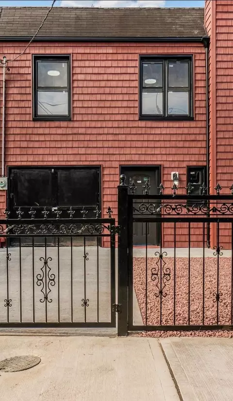 102-20 187 St, Hollis, NY 11423