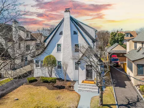 119 Stratford Rd, West Hempstead, NY 11552