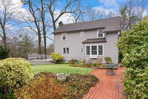 382 Garfield St, Centerport, NY 11721
