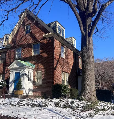 34-41 84 St, Jackson Heights, NY 11372