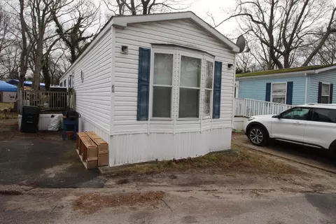 229 W Montauk Hwy #64 OAK ST., Hampton Bays, NY 11946