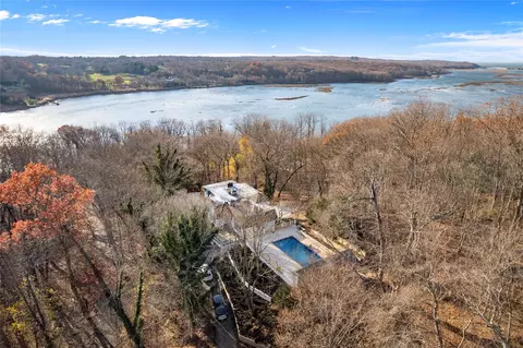 435 River Rd, Saint James, NY 11780