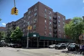 4240 Bowne St #2J, Flushing, NY 11355