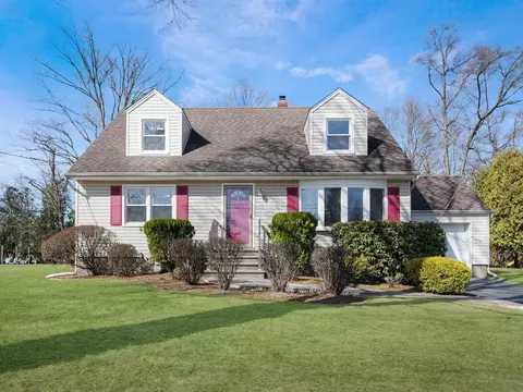 23 Overlook Rd, Clarkstown, NY 10956