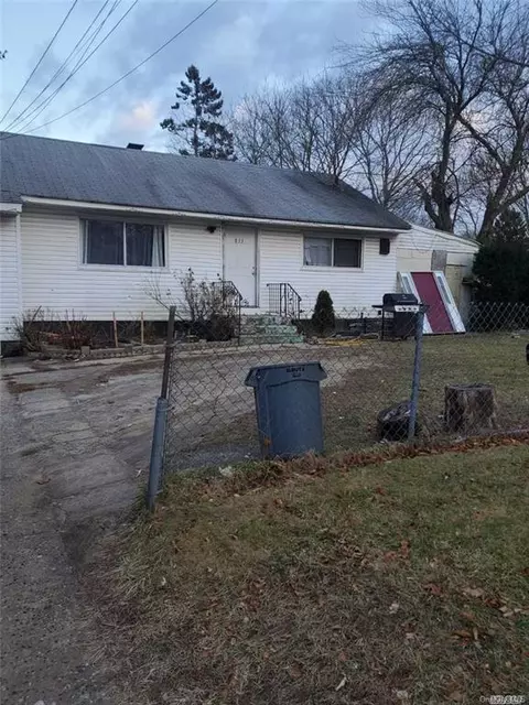 833 Doane Ave, Bellport, NY 11713
