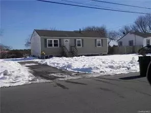 941 Provost Ave, Bellport, NY 11713