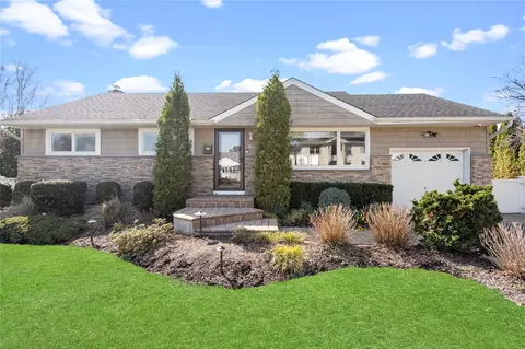 6 Georgia Ln, Plainview, NY 11803
