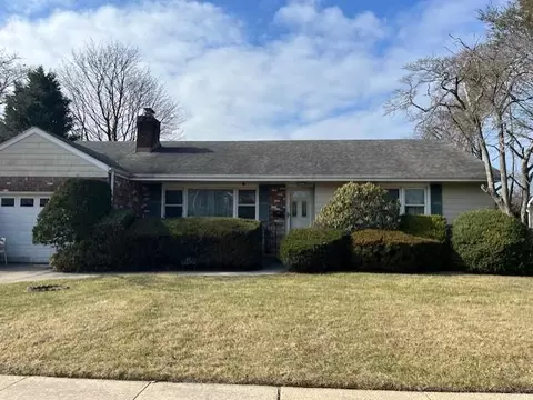 424 Green Ave, East Meadow, NY 11554