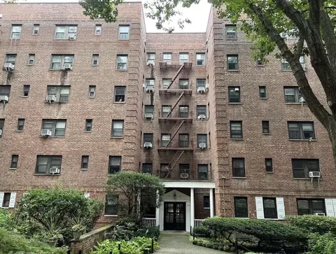 8383 118th St #1G, New York, NY 11415