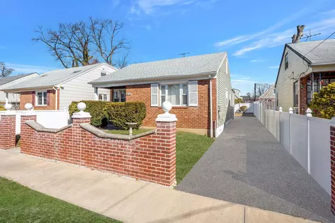 225-19 109th Ave, New York, NY 11429