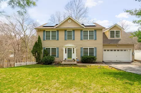 48 Wharton Dr, Cortlandt, NY 10567