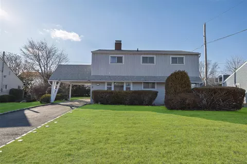 12 Springtime Ln E, Levittown, NY 11756