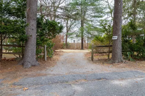 11 Bellport Rd, Sound Beach, NY 11789