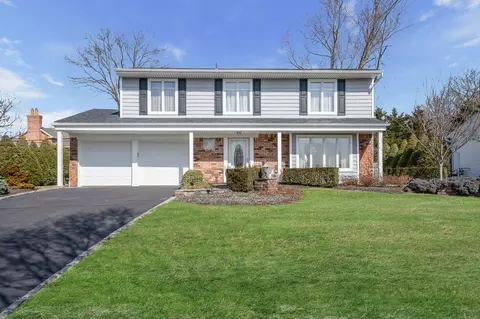 33 Lindron Ave, Smithtown, NY 11787