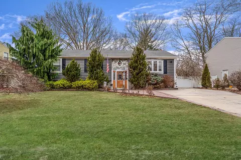 1151 Joselson Ave, Bay Shore, NY 11706