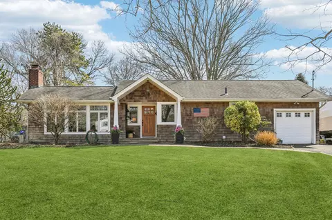 12 Colgate Rd, Greenlawn, NY 11740