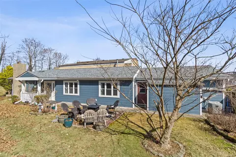 90 Country Club Dr, Florida, NY 10921