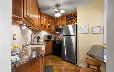 42-30 Douglaston Pkwy #7G, Douglaston, NY 11363