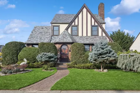 70 Sycamore St, West Hempstead, NY 11552
