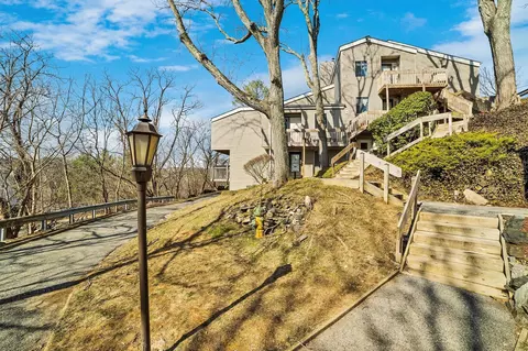 37 Hillside Ter #E, White Plains, NY 10601
