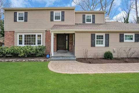 23 Parsons Dr, Dix Hills, NY 11746