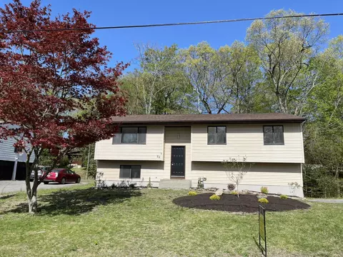 26 Raker Rd, Poughkeepsie, NY 12603