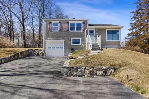 2061 Allan Ave, Yorktown, NY 10598